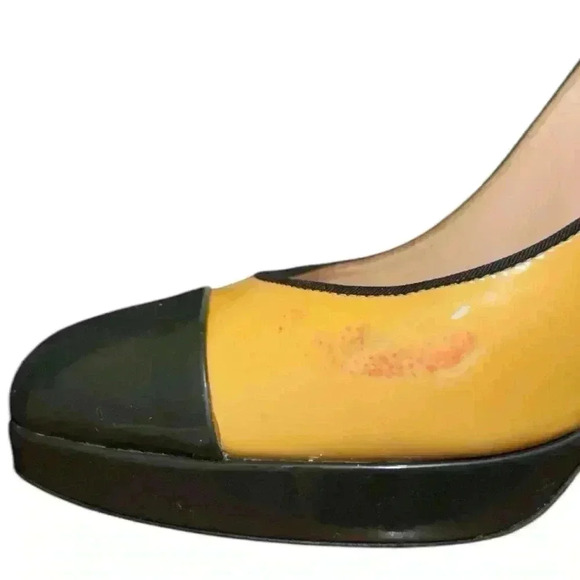 CHANEL Women’s Two Tone Cap Toe Patent Leather Pumps with Metallic Heel. Sz 41.5 - Picture 9 of 12